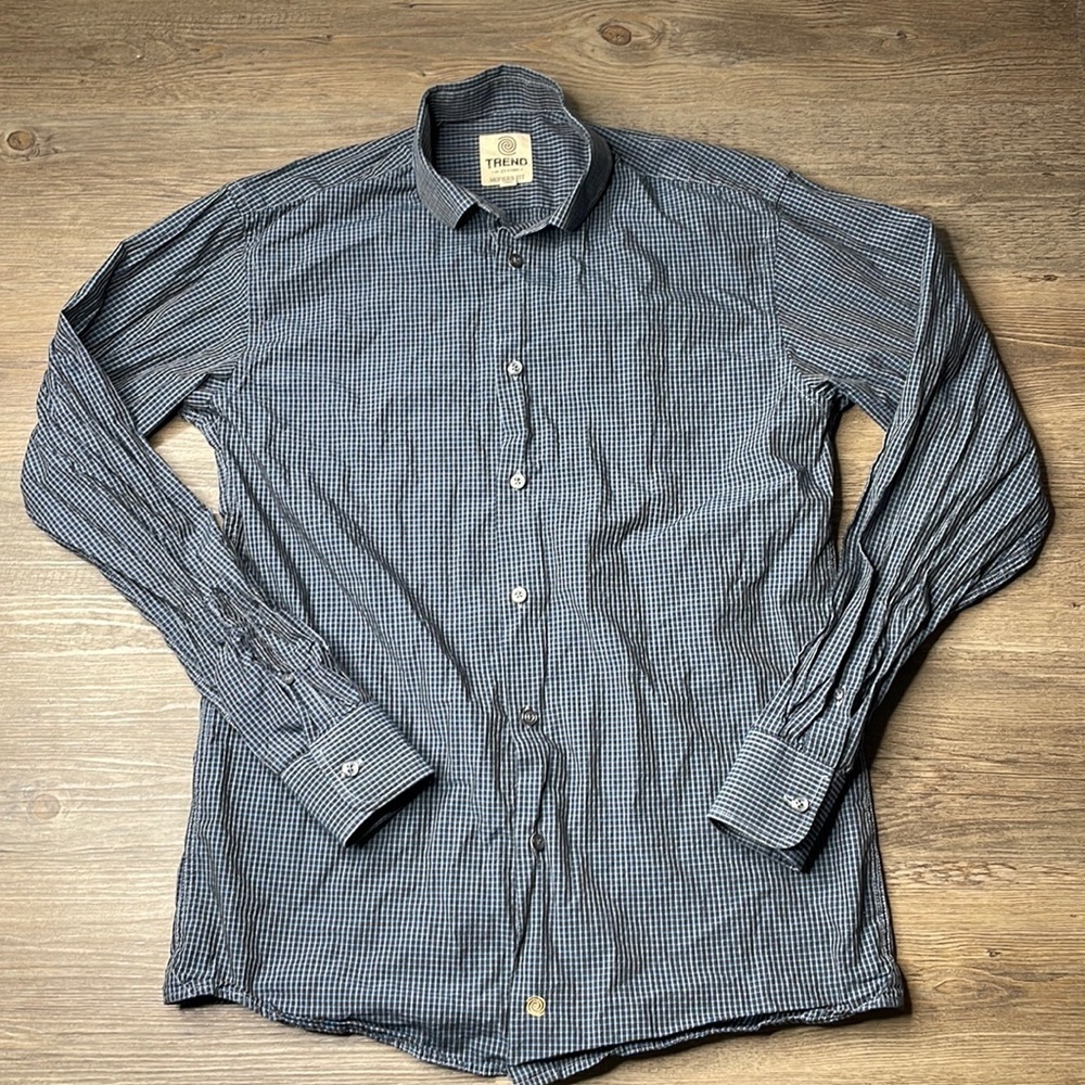 Trend Mens Blue Black Plaid Modern Fit Button Down Collared Shirt, size Medium